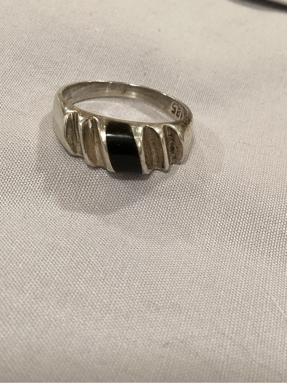 VTG silver Ring inlayed Onyx and Twisted Silver Detailed Authentic Stone
